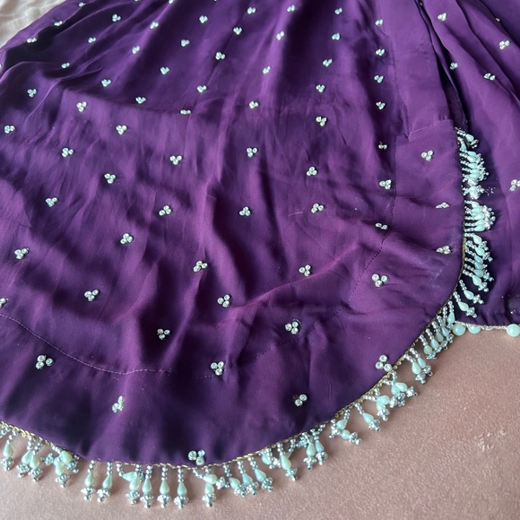 Indian high and low dress filled with heavy embroidery - Picture 9 of 12